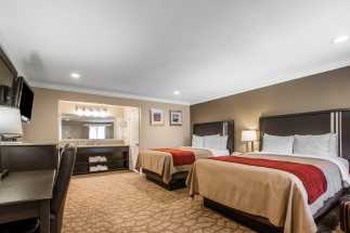 Quality Inn Downey - Luxurious Two Queen Bed Room